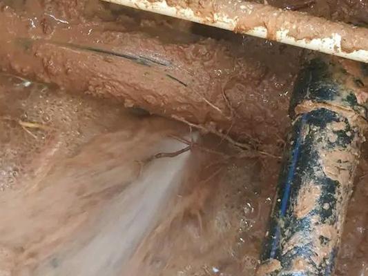 如何查找消防管道漏水的原因并進行維修？